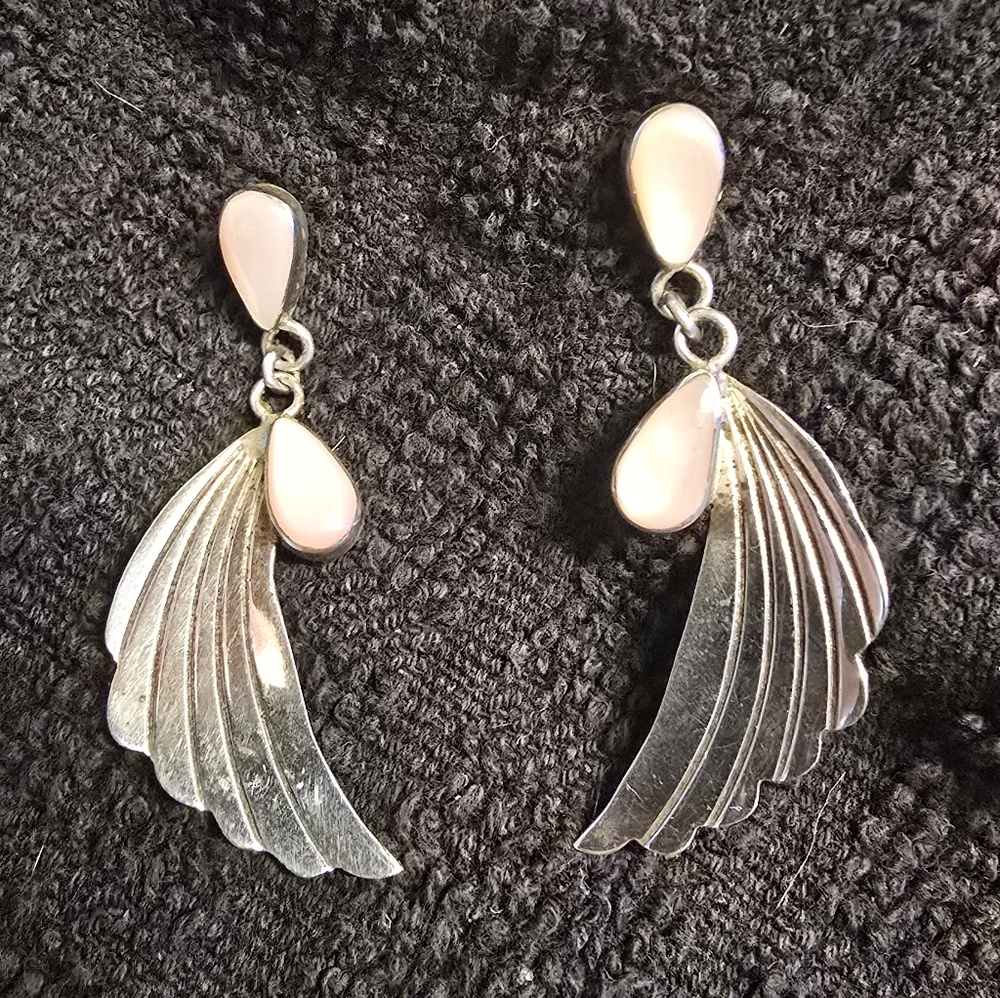 Elegant Sterling Silver and Pink Mother Of Pearl Winged Earrings - Picture 2 of 3